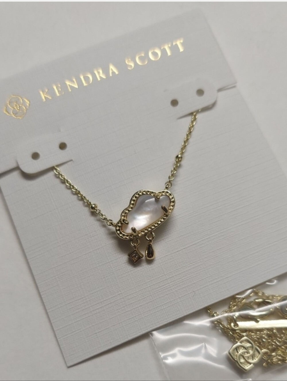 Kendra Scott Celeste Cloud Gold Short Pendant Necklace New - Picture 4 of 7